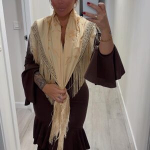 Vestido +mantón +flor 45€